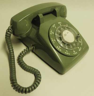 I think we had this exact phone when I was growing up! Photo via etsy,com.